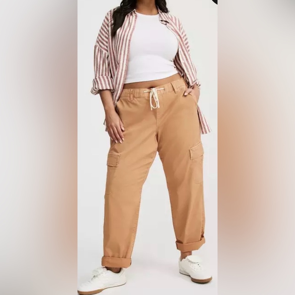 NWT Torrid weekend boyfriend straight light weight twill cargo pants 4X tall